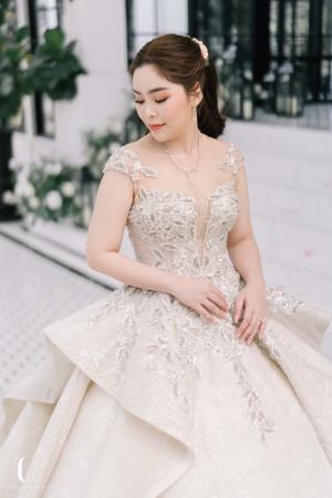 ชุดเจ้าสาวและชุดเจ้าบ่าว ชุดสากล เช่าที่แบมบี้ เวดดิ้ง ห้วยขวาง